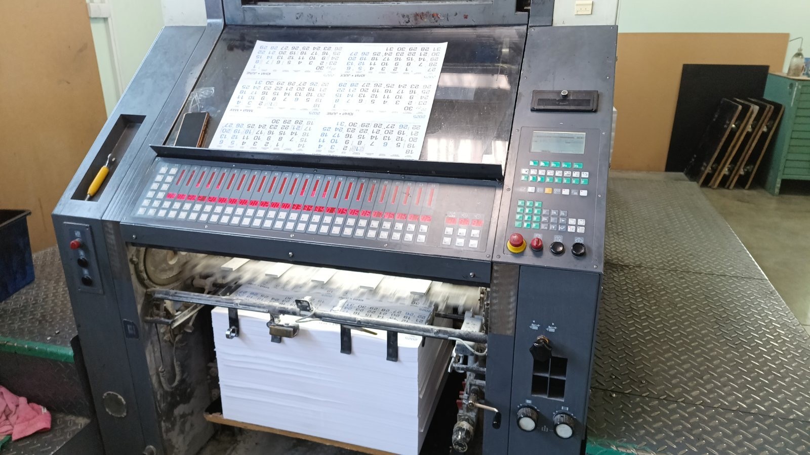 Oldest Roland Printer 2006 ROLAND 202E Printing Machine